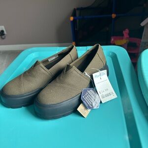 Women's Slip-On Canvas Shoes - Olive Green